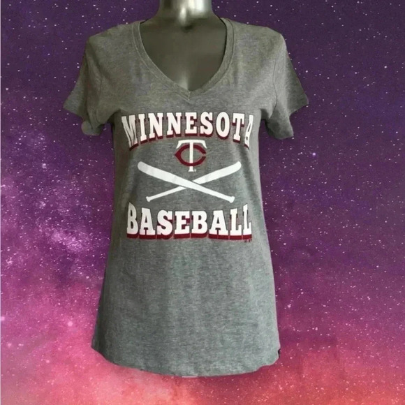 🆕Women’s Minnesota Twins MLB  T-Shirt - Picture 6 of 16